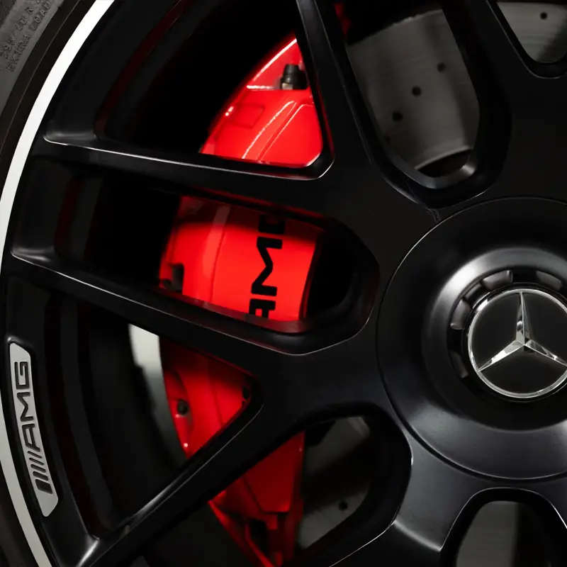 Detalle de frenos deportivos en modelos importados de Alemania