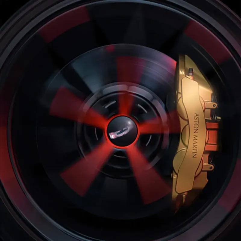 Rueda deportiva con pinza de freno en Aston Martin disponible para importar