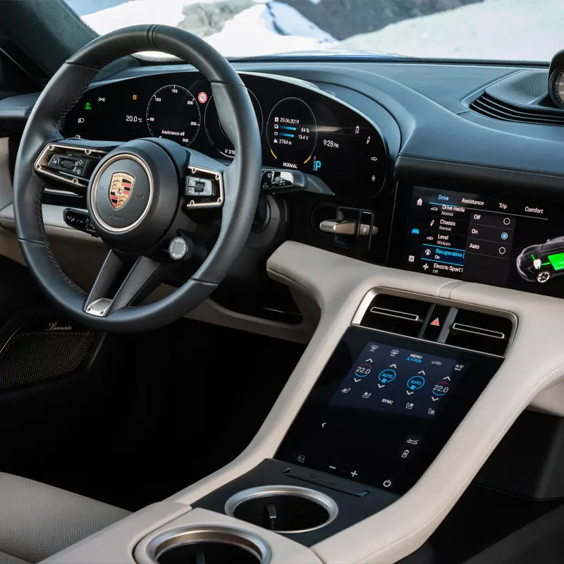Detalle del interior premium en Porsche traído de Alemania por importación.